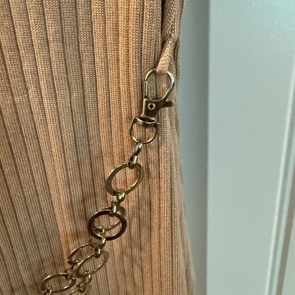 Beige Ribbed Knit Dress with Chain Detail - Picture 4 of 7